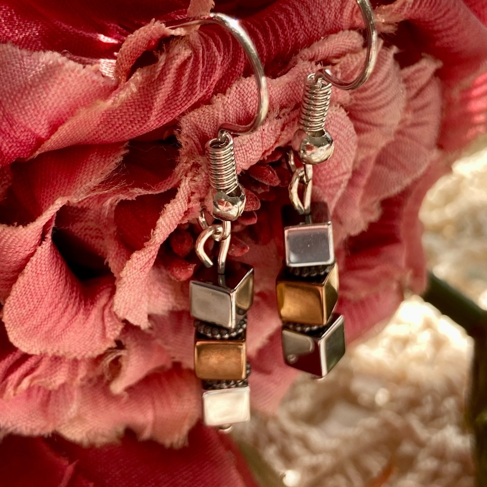 NWOT METALLIC 3 CUBE HANDMADE EARRINGS IN SILVER TONE THEN BRONZE THEN SILVER